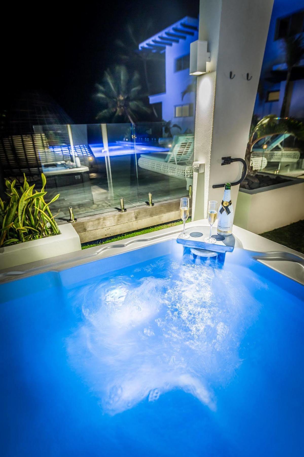 Crystal Blue Lagoon Villas Rarotonga Exteriör bild